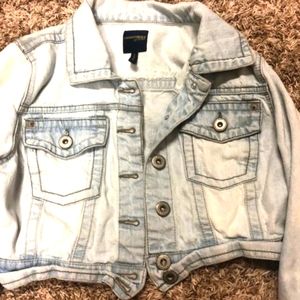Pale cropped jean jacket- fits like a small!!!